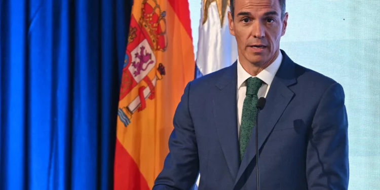 Gobierno español anuncia embargo de armas y prohibición de productos a Israel