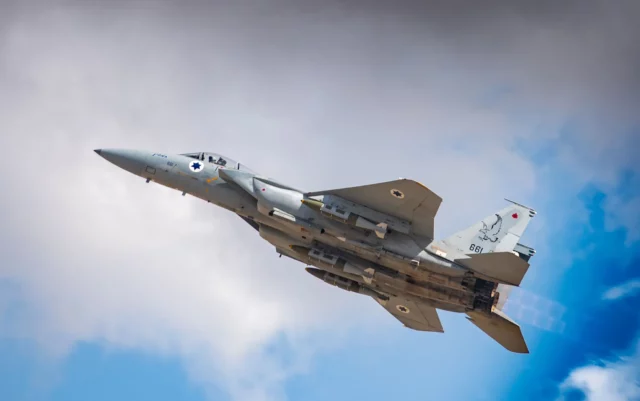 El ataque más grande de Israel contra los hutíes en Yemen