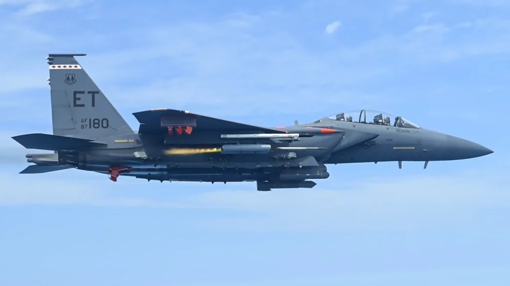 La USAF derriba drones con APKWS II guiados por láser en F-15E