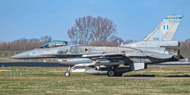Un F-16V Viper de la Fuerza Aérea Helénica en la Base Aérea de Leeuwarden, Países Bajos, durante la Bandera de Ramstein 2025. (Crédito de la imagen: Lockheed Martin)