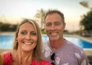 Una fotografía sin fecha, difundida por la familia de Craig y Lindsay Foreman a través del Ministerio de Asuntos Exteriores, de la Commonwealth y de Desarrollo (FCDO) británico en Londres el 15 de febrero de 2025, muestra a Craig y Lindsay Foreman posando para una selfie en un lugar desconocido. (Foto: Ministerio de Asuntos Exteriores, de la Commonwealth y de Desarrollo/AFP)