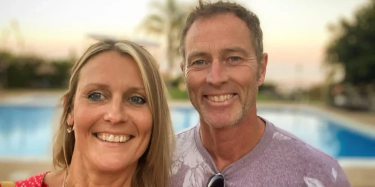 Una fotografía sin fecha, difundida por la familia de Craig y Lindsay Foreman a través del Ministerio de Asuntos Exteriores, de la Commonwealth y de Desarrollo (FCDO) británico en Londres el 15 de febrero de 2025, muestra a Craig y Lindsay Foreman posando para una selfie en un lugar desconocido. (Foto: Ministerio de Asuntos Exteriores, de la Commonwealth y de Desarrollo/AFP)