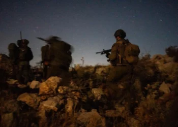 Tropas israelíes destruyen posiciones de Hezbolá en el área del Monte Dov