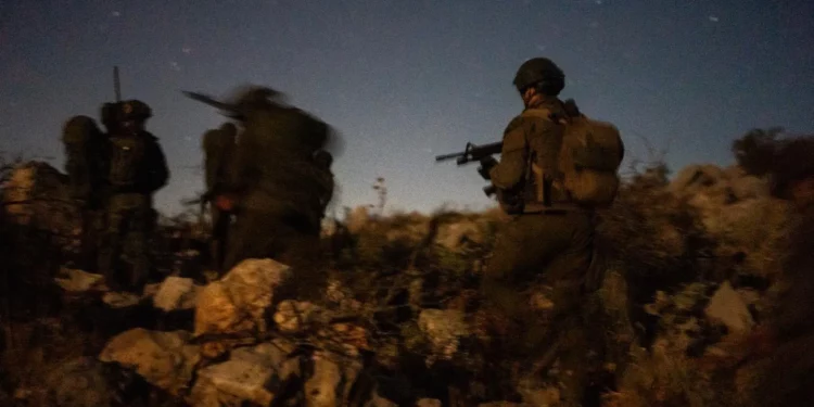 Tropas israelíes destruyen posiciones de Hezbolá en el área del Monte Dov