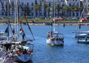 Dos barcos zarpan de Grecia para unirse a la flotilla que se dirige a Gaza desde Túnez
