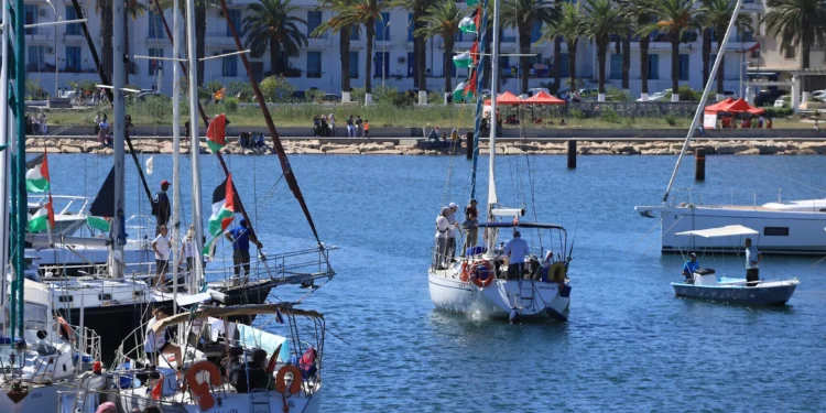 Dos barcos zarpan de Grecia para unirse a la flotilla que se dirige a Gaza desde Túnez