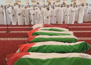 Emir de Qatar asiste a funeral de cinco miembros de Hamás muertos en el ataque en Doha