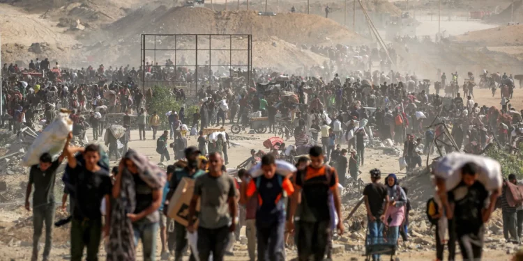 Cientos de gazatíes abandonaron la Franja ayer para recibir atención médica