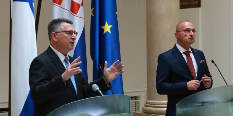 Sa'ar critica al jefe de la UE por “empoderar a Hamás” con sanciones a Israel