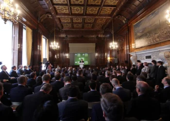 Academia militar del Reino Unido veta inscripción para israelíes