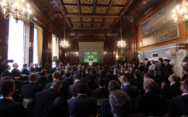 Academia militar del Reino Unido veta inscripción para israelíes
