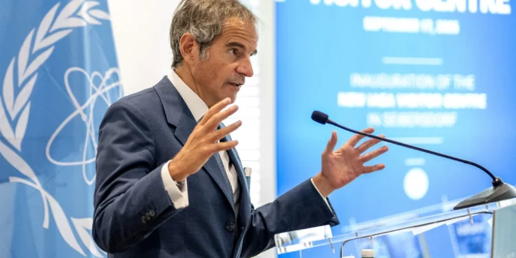 El jefe del OIEA dice que los inspectores nucleares se dirigen a Irán en caso de acuerdo