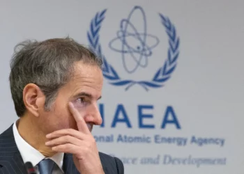 El director general del Organismo Internacional de Energía Atómica (OIEA), Rafael Grossi, asiste a una reunión extraordinaria de la Junta de Gobernadores del OIEA en la sede del organismo en Viena (Austria), el 23 de junio de 2025. (Joe Klamar / AFP)