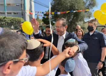 2,5 millones de niños israelíes regresan a clases en medio de la guerra