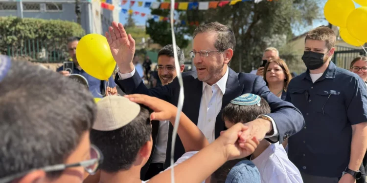 2,5 millones de niños israelíes regresan a clases en medio de la guerra