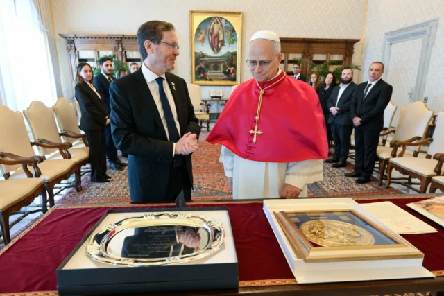 El Papa León XIV urge alto el fuego permanente en Gaza