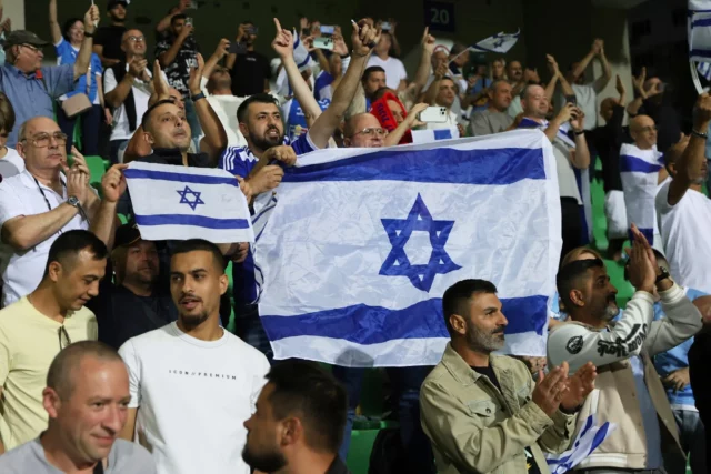 Entrenador de Israel mantiene apoyo al país ante solicitudes de expulsión de la selección