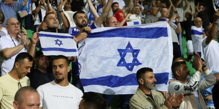 Entrenador de Israel mantiene apoyo al país ante solicitudes de expulsión de la selección