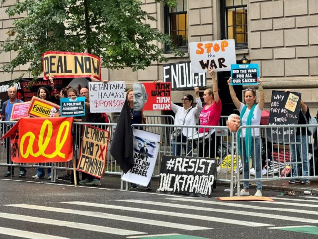 Israelíes de izquierda protestan contra Netanyahu en Nueva York