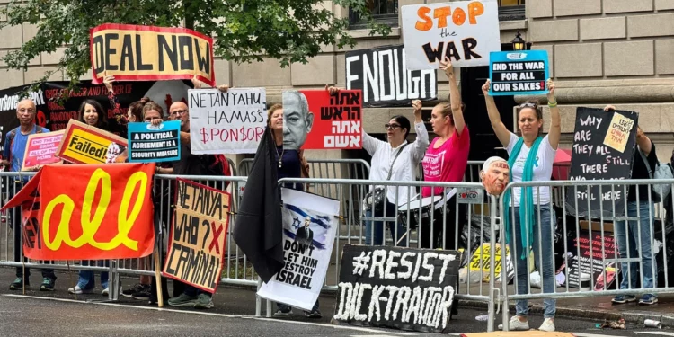 Israelíes de izquierda protestan contra Netanyahu en Nueva York
