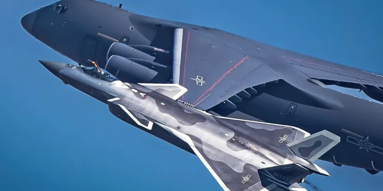 Cazas J-20 escoltan al Y-20 con restos de soldados chinos caídos en Corea del Sur
