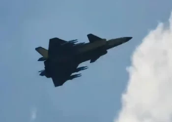 El J-20 de China vuela en “Modo Bestia” con ocho misiles aire-aire