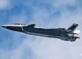 El nuevo J-20S chino: Un solo caza controlará a seis drones a la vez