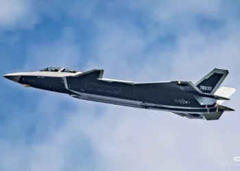 El nuevo J-20S chino: Un solo caza controlará a seis drones a la vez