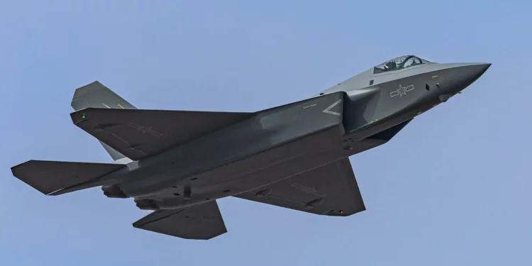 China revela nuevos detalles de J-35: más furtivo que el Su-57