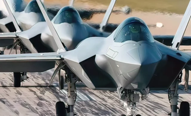 China muestra por primera vez cinco tipos de cazas furtivos en servicio