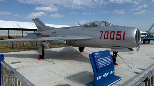El antiguo J-6 chino convertido en UAV exhibido por primera vez