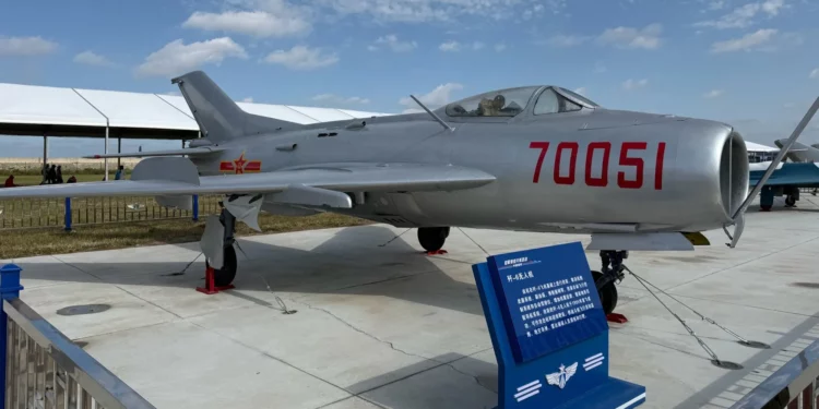 El antiguo J-6 chino convertido en UAV exhibido por primera vez