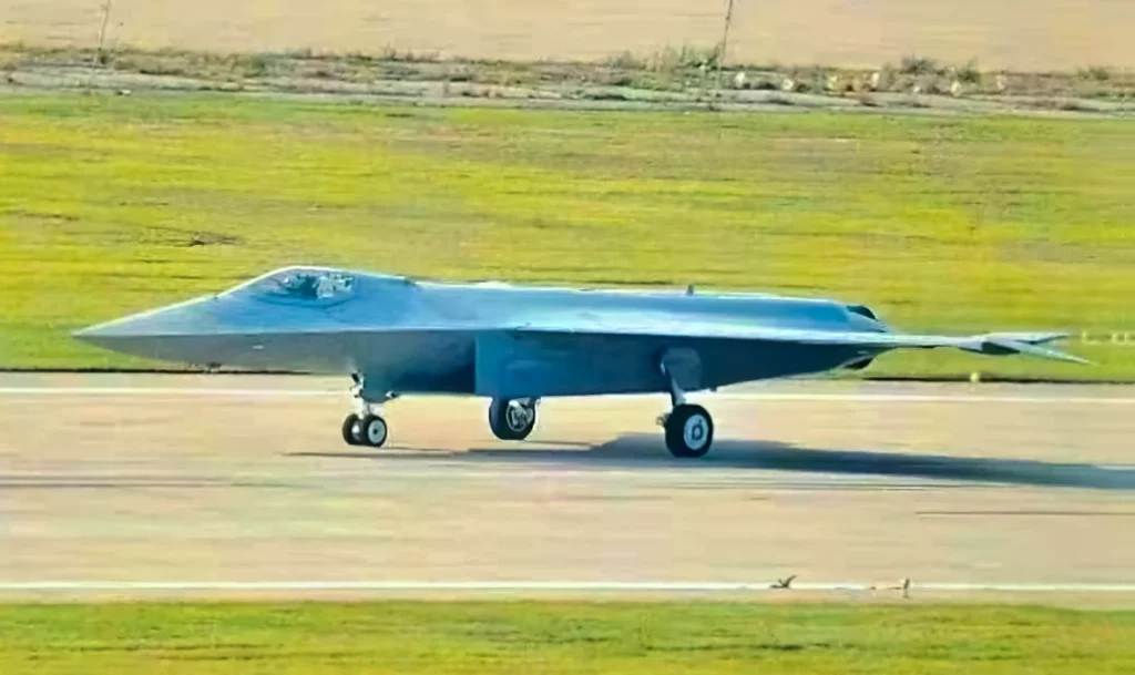 Primeras fotos reales del caza furtivo J-XDS de China