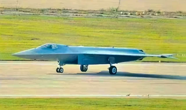 Primeras fotos reales del caza furtivo J-XDS de China