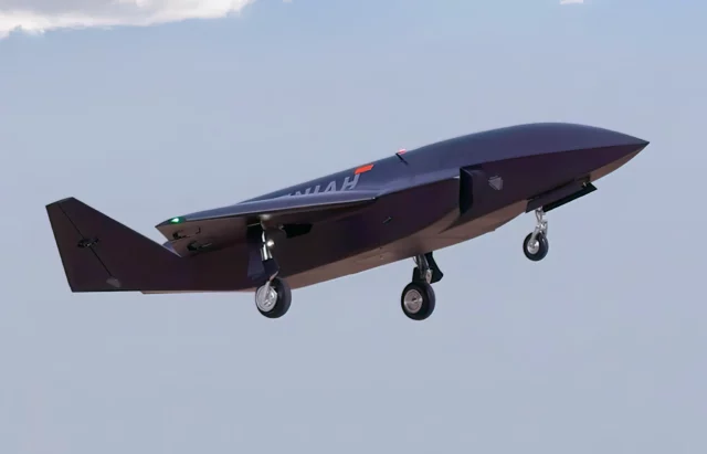 El Jeniah alcanza 1.050 km/h y refuerza la capacidad ofensiva no tripulada
