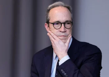 Jim Walden suspende su candidatura en Nueva York y urge a unirse contra el “antisemita” Mamdani