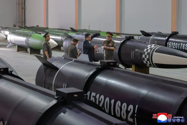 Corea del Norte refuerza a Rusia con una fábrica de misiles KN-24