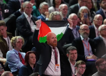 Laboristas británicos apoyan moción que califica la guerra en Gaza de genocidio