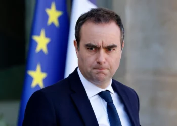 Macron nombra al ministro de Defensa, Lecornu como nuevo primer ministro