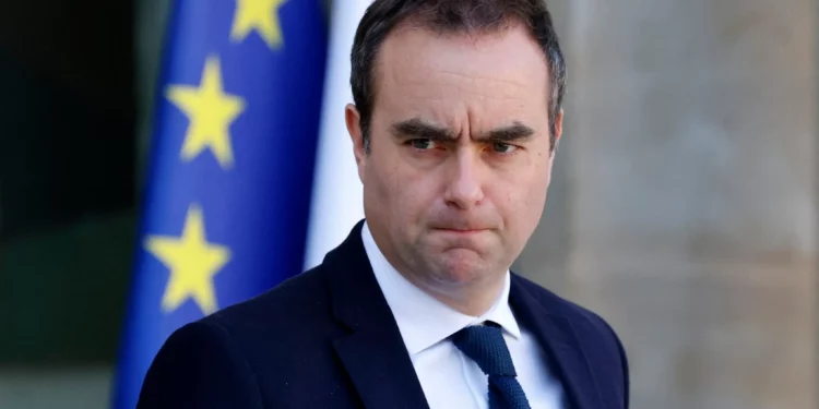 Macron nombra al ministro de Defensa, Lecornu como nuevo primer ministro