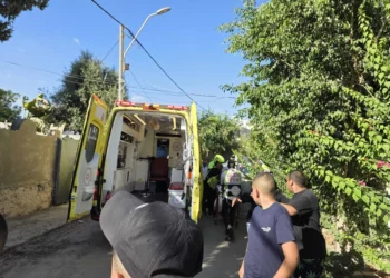 Hombre de 50 años herido de gravedad por disparo en Lod