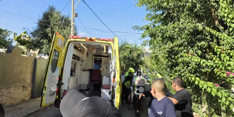 Hombre de 50 años herido de gravedad por disparo en Lod