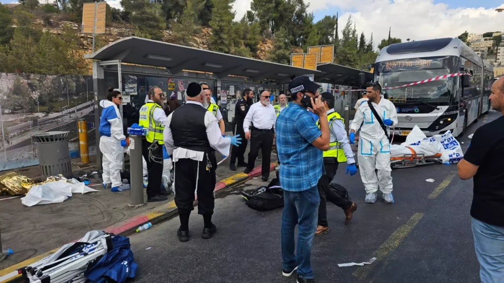 Seis muertos y 12 heridos en Jerusalén: terroristas acribillaron autobús