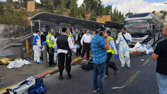 Seis muertos y 12 heridos en Jerusalén: terroristas acribillaron autobús
