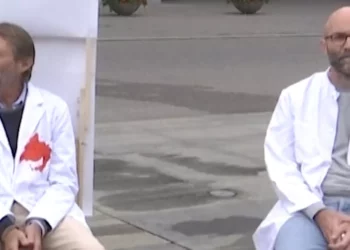 Médicos suizos inician huelga de hambre contra Israel por Gaza frente al Parlamento en Berna