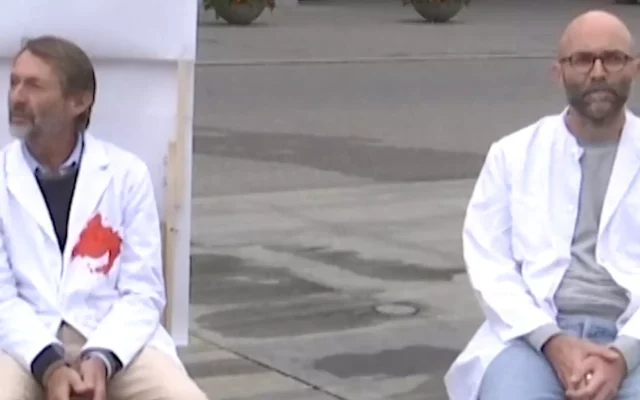 Médicos suizos inician huelga de hambre contra Israel por Gaza frente al Parlamento en Berna