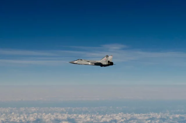 Cazas F-35 de la OTAN interceptan tres MiG-31 rusos sobre Estonia