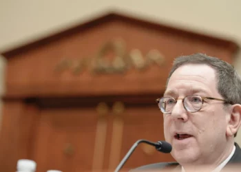 Renuncia Michael Schill a la presidencia de Northwestern tras fuertes críticas por el antisemitismo