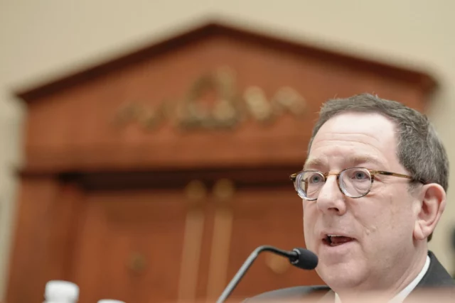Renuncia Michael Schill a la presidencia de Northwestern tras fuertes críticas por el antisemitismo