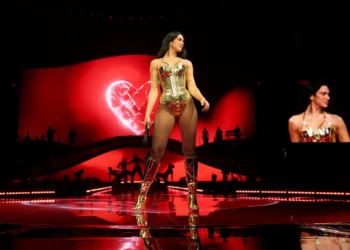 Dua Lipa se presenta en el Madison Square Garden el 20 de septiembre de 2025 en la ciudad de Nueva York. (Arturo Holmes/Getty Images para ABA/AFP)